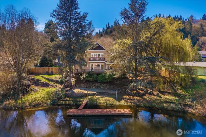 Property photo for 11028 E Riverside Drive, Bothell photo 2