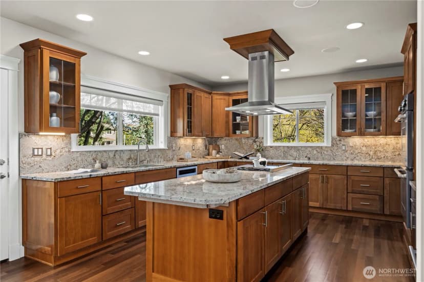 Property photo for 11028 E Riverside Drive, Bothell photo 10