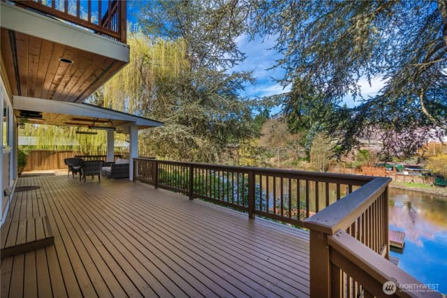 Property photo for 11028 E Riverside Drive, Bothell photo 3