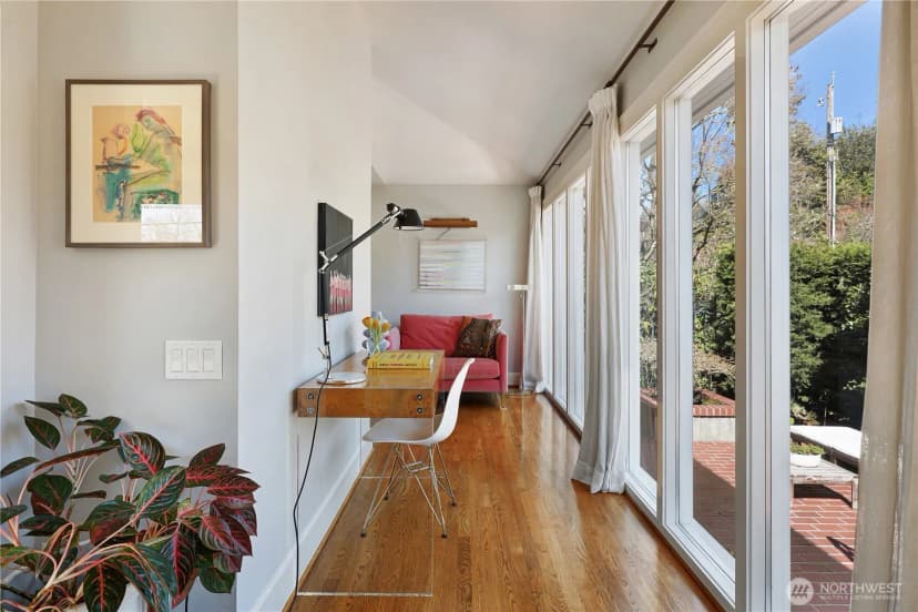 Property photo for 901 11th Avenue E, Seattle photo 10