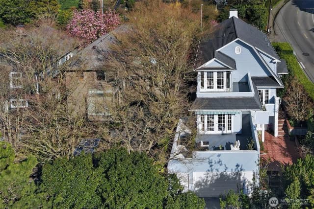Property photo for 901 11th Avenue E, Seattle photo 3