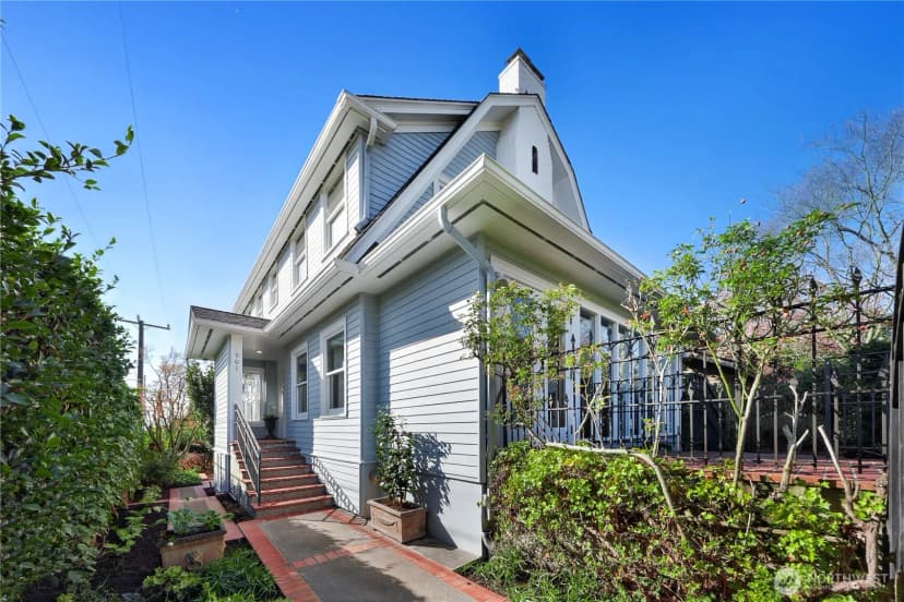 Property photo for 901 11th Avenue E, Seattle photo 2