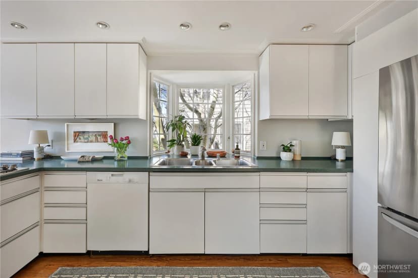 Property photo for 901 11th Avenue E, Seattle photo 15