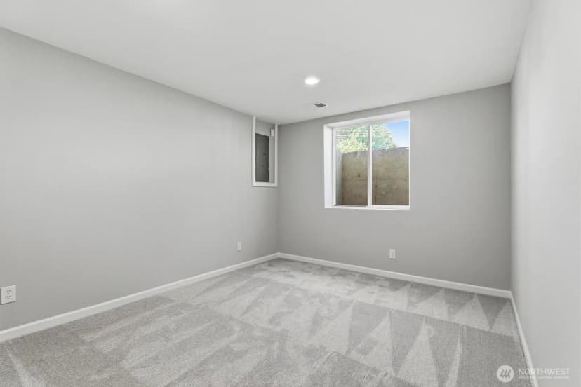 Property photo for 12210 1st Avenue Sw, Burien photo 24