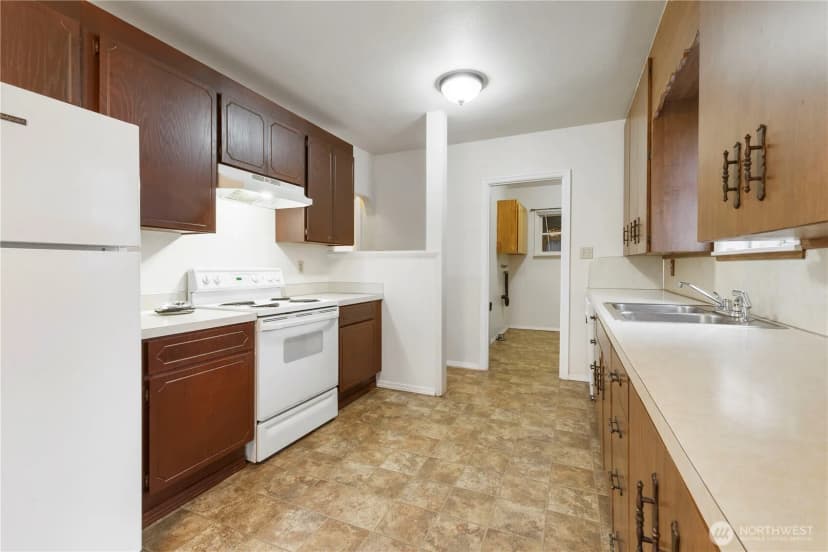 Property photo for 10114 Canyon Road E, Puyallup photo 8