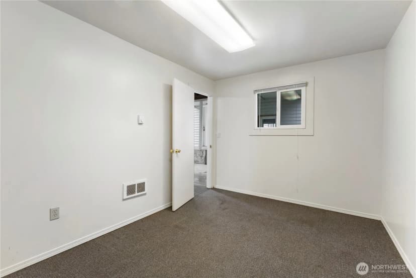Property photo for 10114 Canyon Road E, Puyallup photo 26
