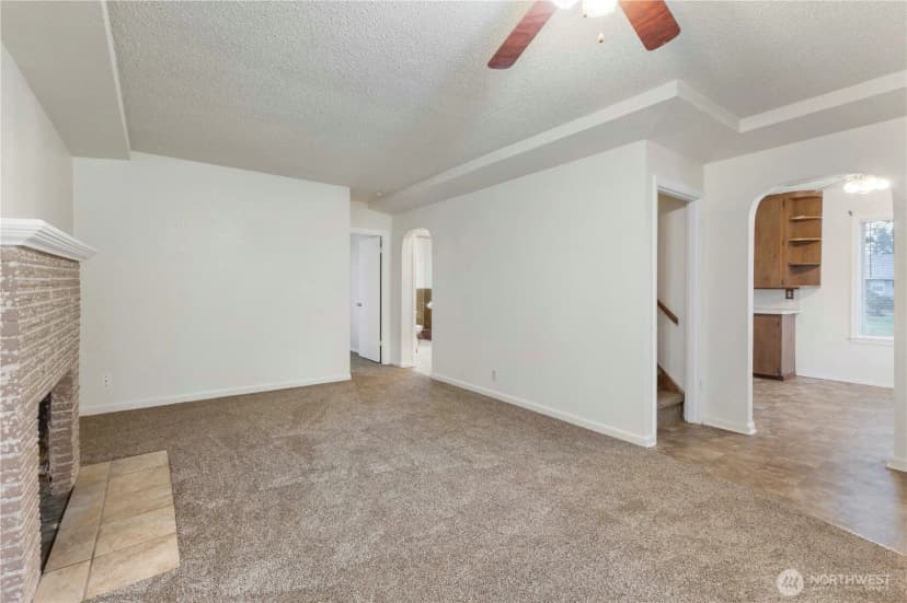 Property photo for 10114 Canyon Road E, Puyallup photo 7