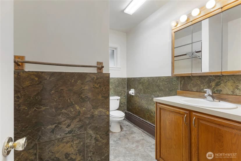 Property photo for 10114 Canyon Road E, Puyallup photo 16