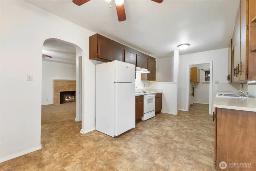 Property photo for 10114 Canyon Road E, Puyallup photo 11