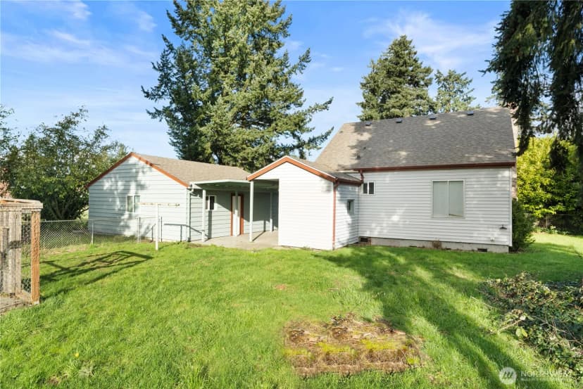 Property photo for 10114 Canyon Road E, Puyallup photo 28