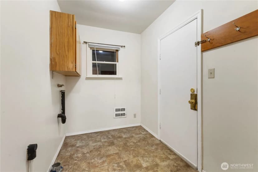 Property photo for 10114 Canyon Road E, Puyallup photo 13