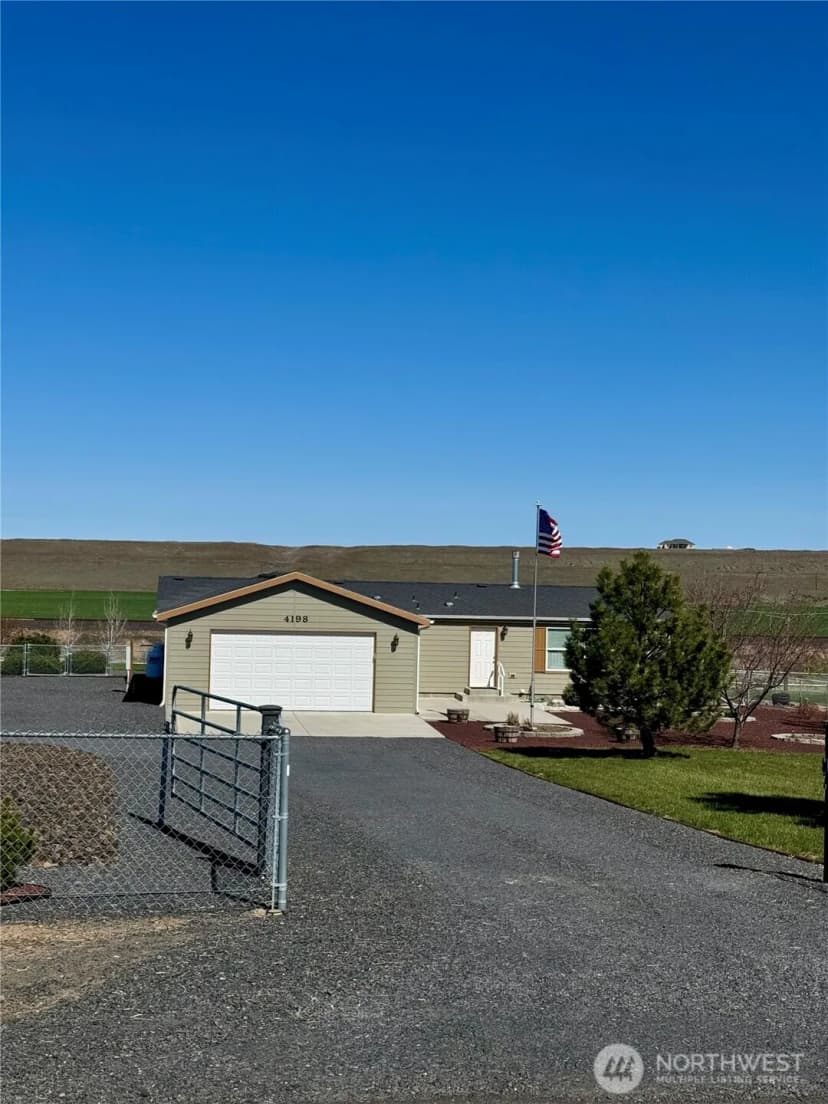 Property photo for 4198 Road 20 Ne, Soap Lake