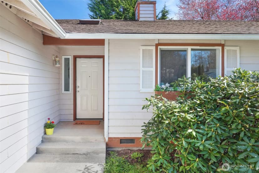 Property photo for 10621 21st Place W, Everett photo 2