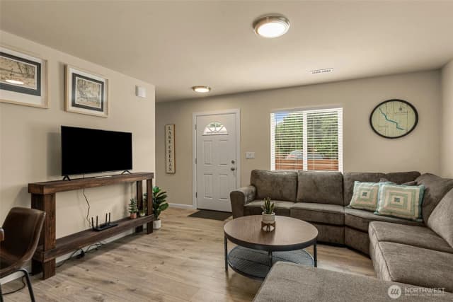 Property photo for 617 E Wapato Avenue, Chelan photo 3
