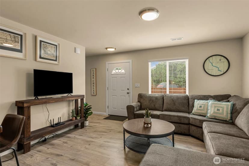 Property photo for 617 E Wapato Avenue, Chelan photo 3