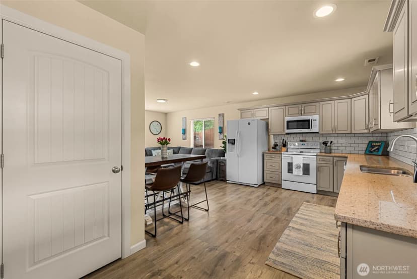 Property photo for 617 E Wapato Avenue, Chelan photo 4