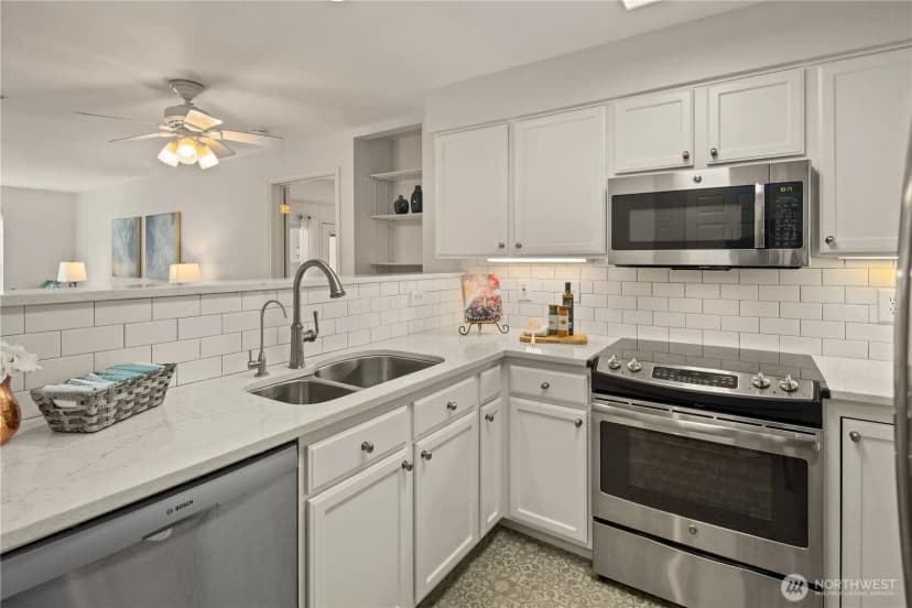 Property photo for 4133 224th Place Se #302, Issaquah photo 12