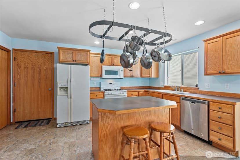 Property photo for 1162 Aaron Drive, Lynden photo 8