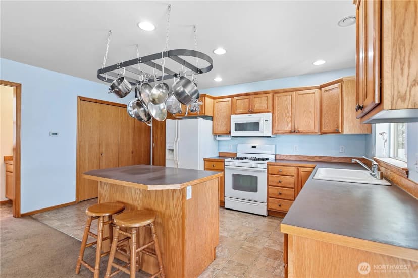 Property photo for 1162 Aaron Drive, Lynden photo 7