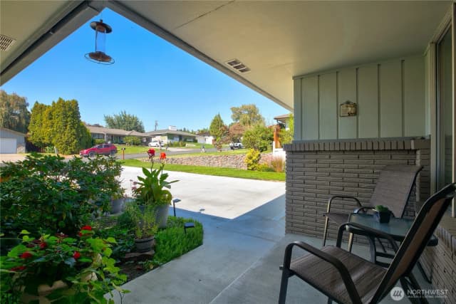 Property photo for 405 N 61st Avenue, Yakima photo 2