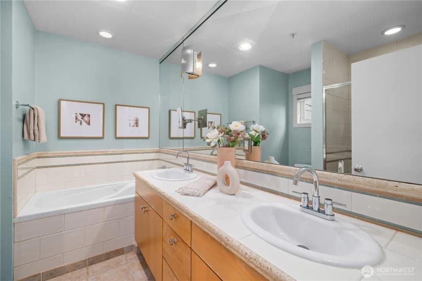 Property photo for 1240 5th Avenue N #201, Seattle photo 15