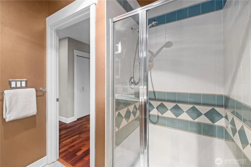 Property photo for 1240 5th Avenue N #201, Seattle photo 19
