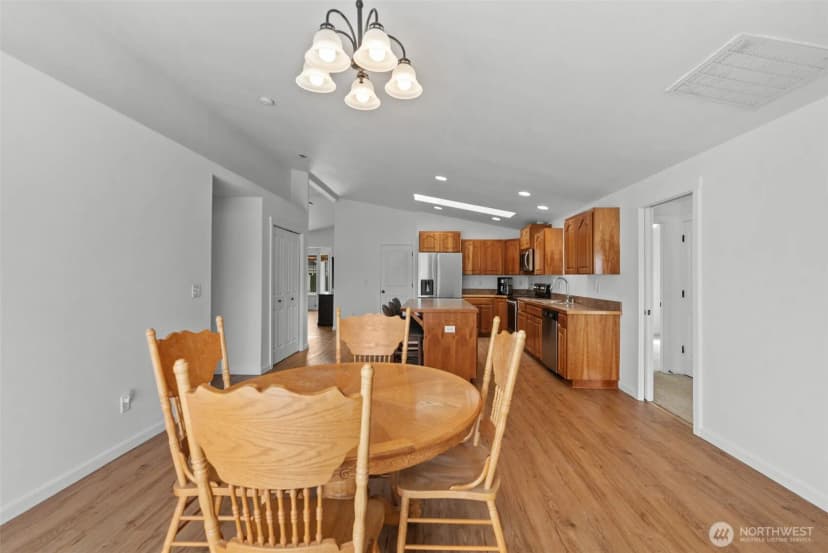 Property photo for 715 Ne Hilltop Avenue, Quincy photo 11