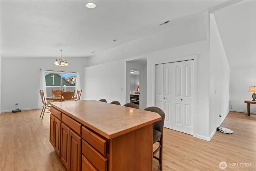 Property photo for 715 Ne Hilltop Avenue, Quincy photo 9
