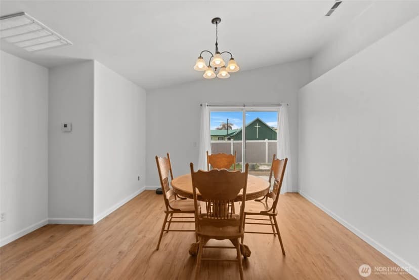Property photo for 715 Ne Hilltop Avenue, Quincy photo 10