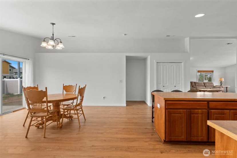 Property photo for 715 Ne Hilltop Avenue, Quincy photo 13