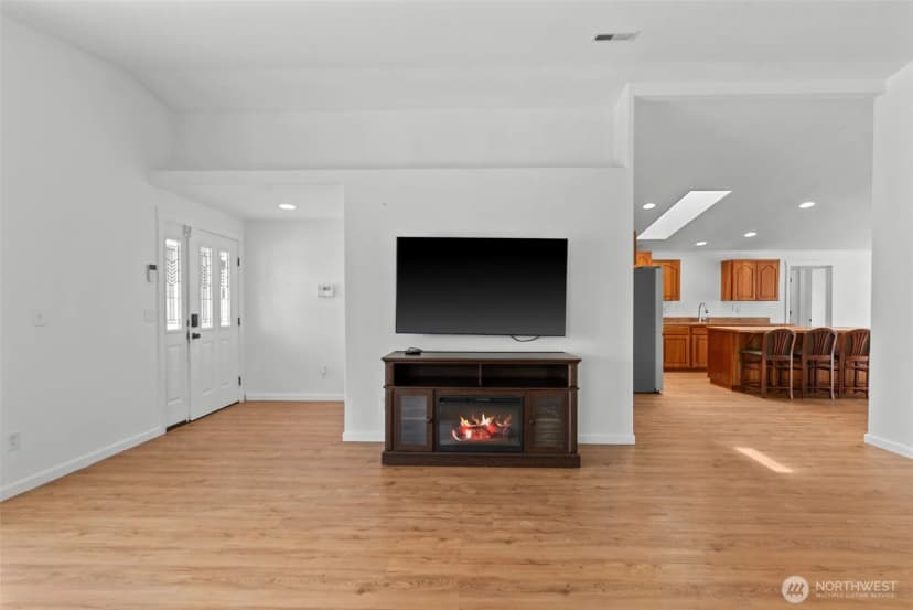 Property photo for 715 Ne Hilltop Avenue, Quincy photo 3