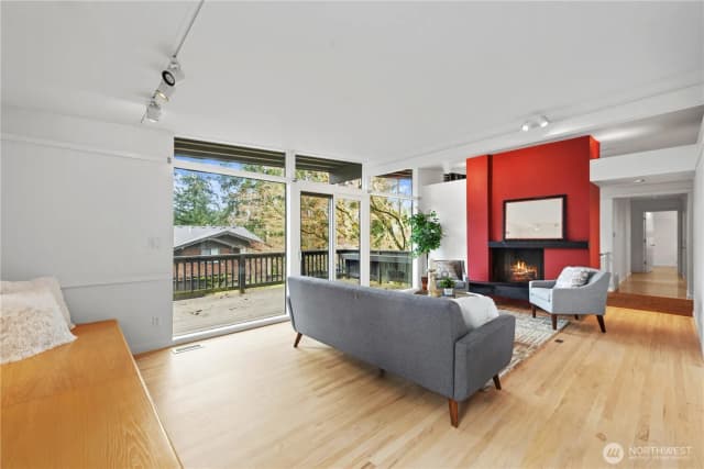 Property photo for 16 Wembley Lane, Mercer Island photo 5