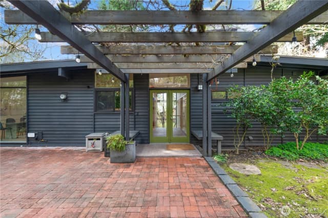 Property photo for 16 Wembley Lane, Mercer Island