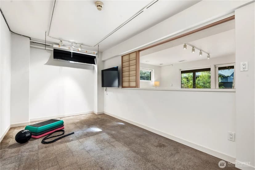 Property photo for 16 Wembley Lane, Mercer Island photo 22