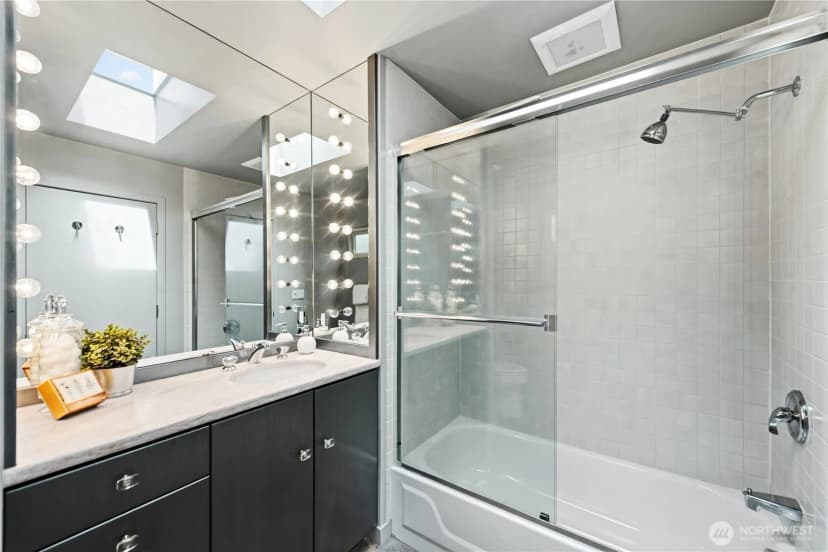 Property photo for 16 Wembley Lane, Mercer Island photo 15