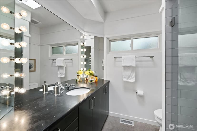 Property photo for 16 Wembley Lane, Mercer Island photo 17