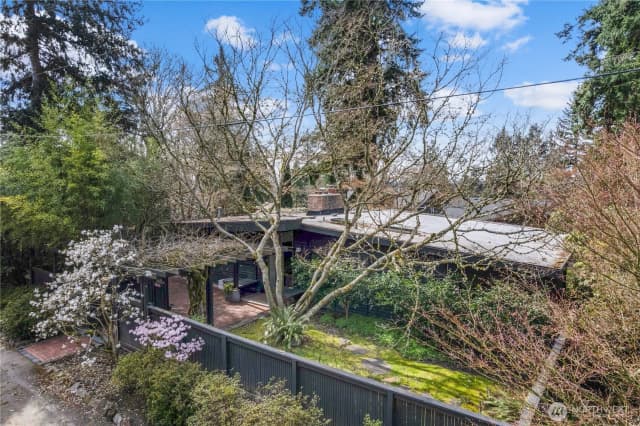 Property photo for 16 Wembley Lane, Mercer Island photo 2