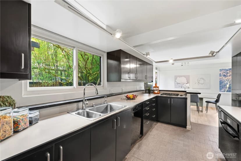Property photo for 16 Wembley Lane, Mercer Island photo 10