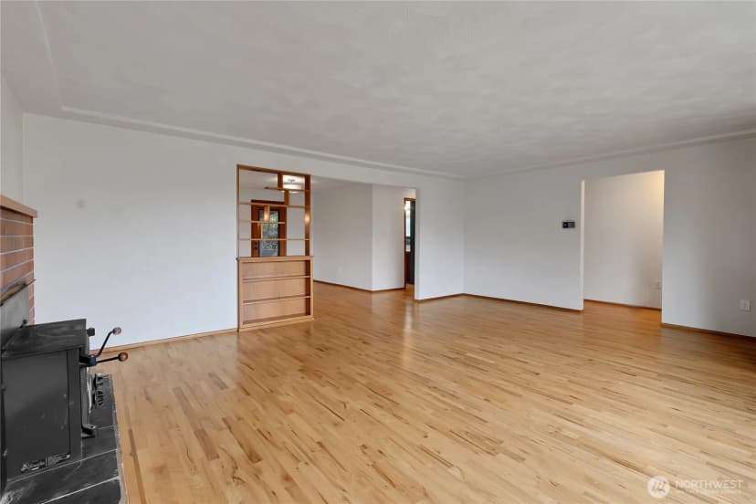 Property photo for 12019 Bingham Ave E, Tacoma photo 6