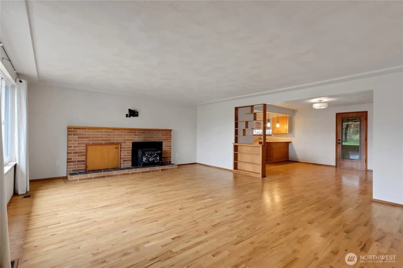 Property photo for 12019 Bingham Ave E, Tacoma photo 4