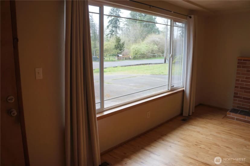 Property photo for 12019 Bingham Ave E, Tacoma photo 7