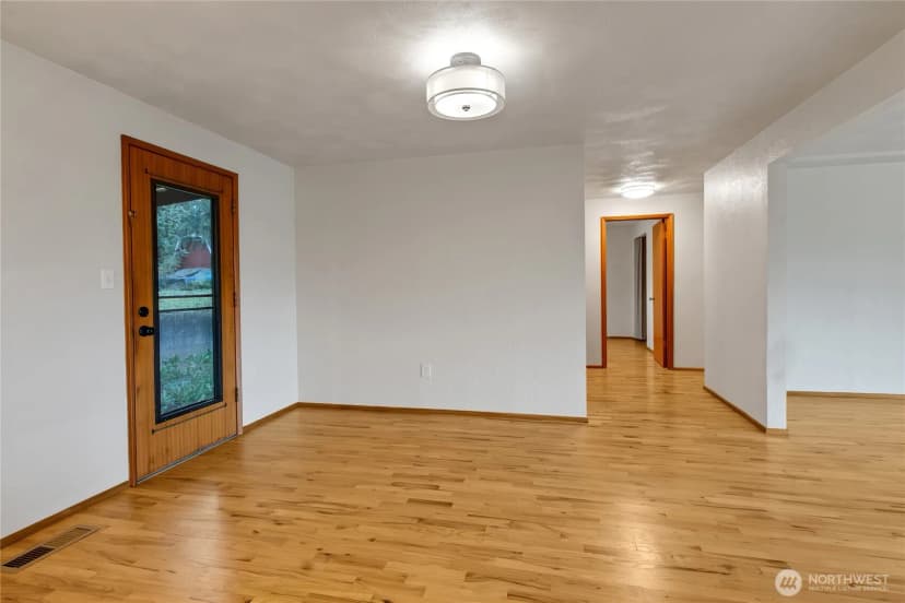 Property photo for 12019 Bingham Ave E, Tacoma photo 16