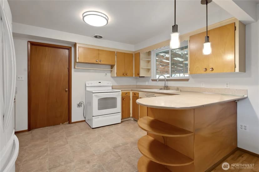 Property photo for 12019 Bingham Ave E, Tacoma photo 8