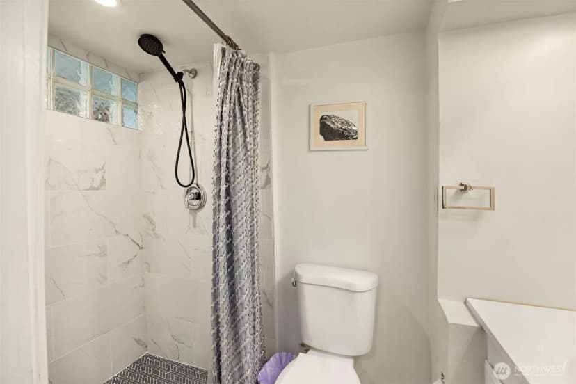Property photo for 826 Ne 80th Street, Seattle photo 17