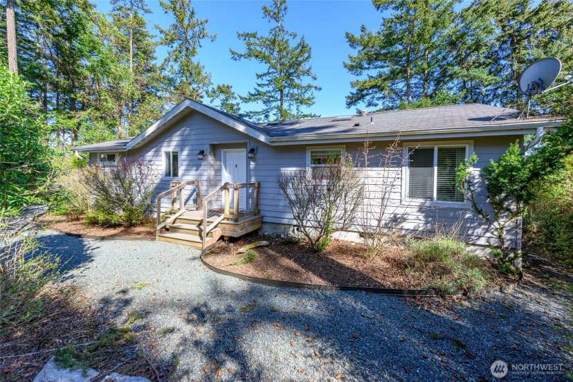 Property photo for 215 S Harrington Lagoon Road, Coupeville photo 2
