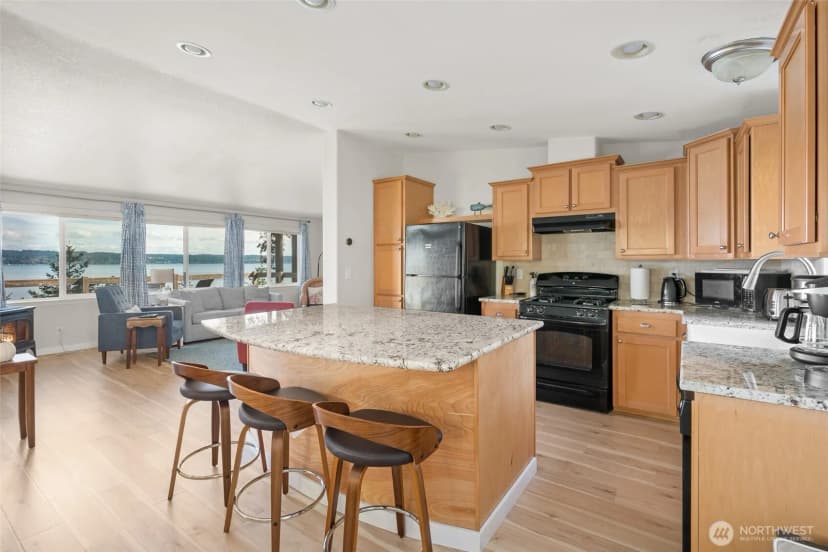 Property photo for 215 S Harrington Lagoon Road, Coupeville photo 8