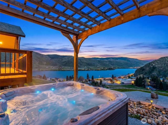 Property photo for 1024 Columbia Point, Entiat