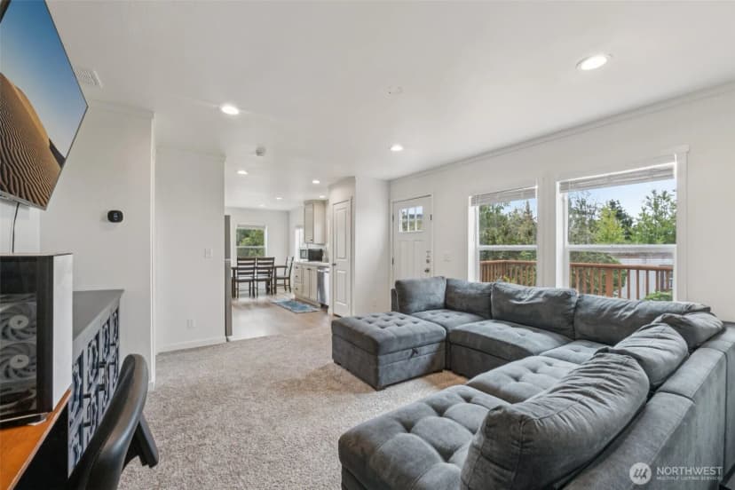 Property photo for 4604 Yorkshire Drive, Anacortes photo 3
