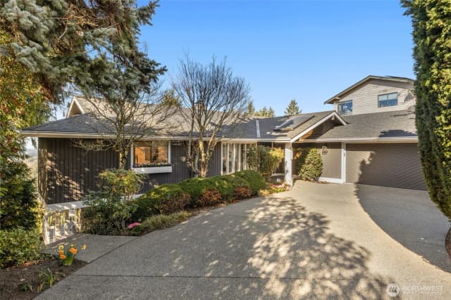 Property photo for 14108 Se 44th Street, Bellevue, Washington 98006