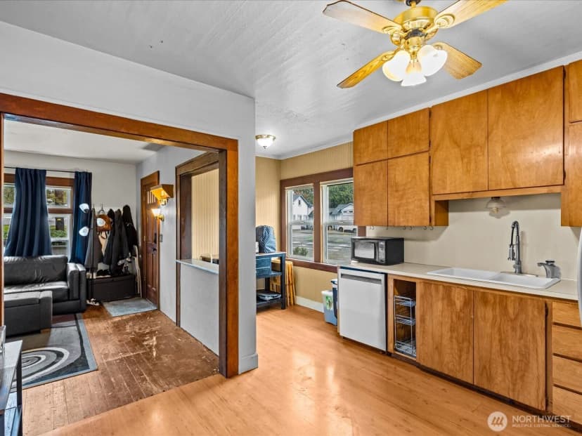 Property photo for 6807 Commercial Avenue, Everett photo 17